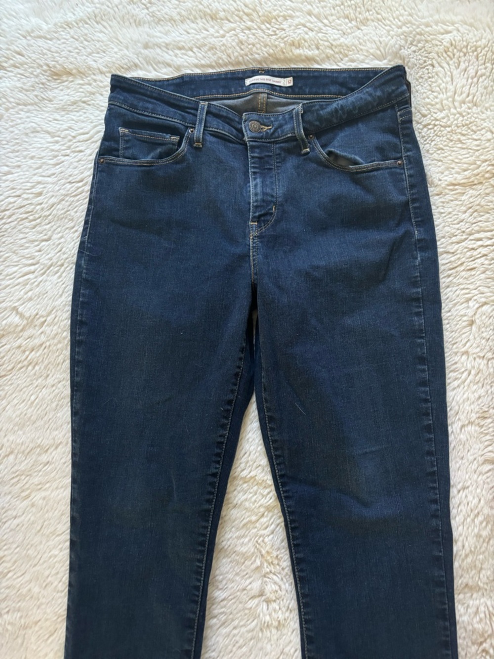 Levi's Classic Mid Rise Skinny Jeans in Dark Blue Wash - Picture 3 of 6